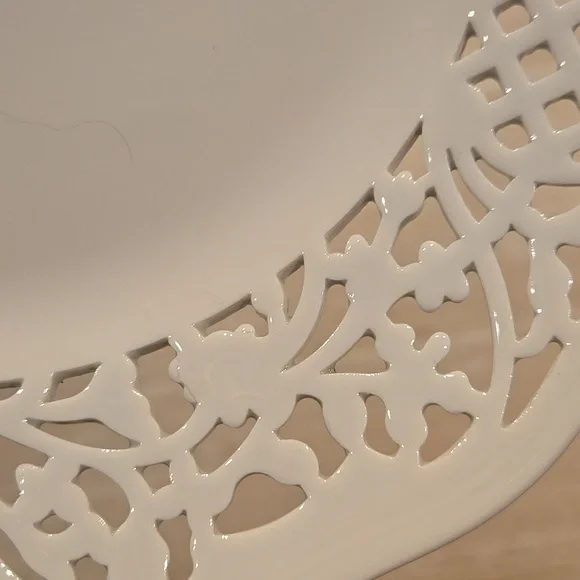 Oscar de la Renta Vintage Belmonte White Elegant Lattice Porcelain Serving Plate - Picture 2 of 7